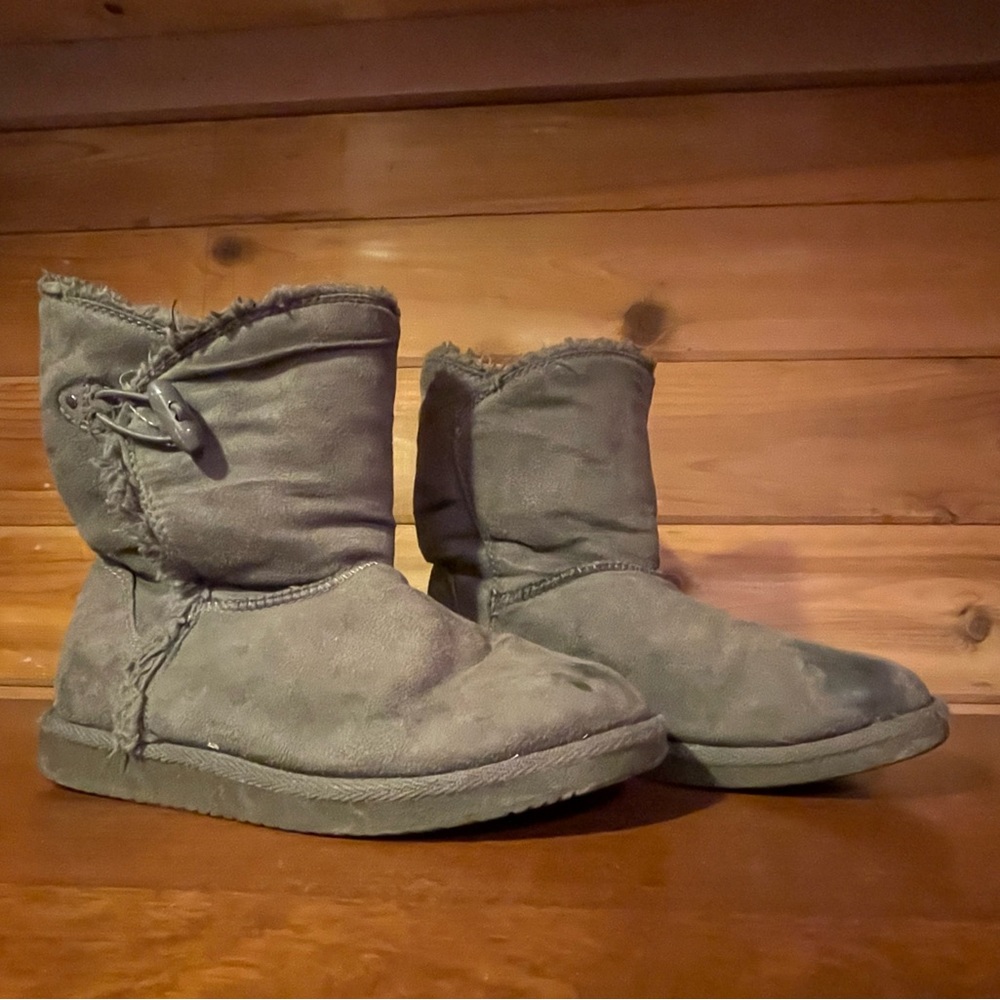 Airwalk Boots, Size 6.5.